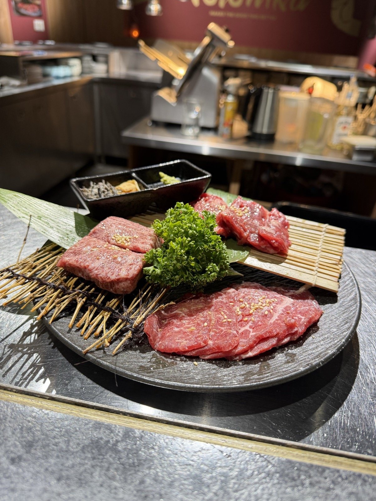 肉你好 Yoloniku 燒肉延吉店的霜降牛肉拼盤